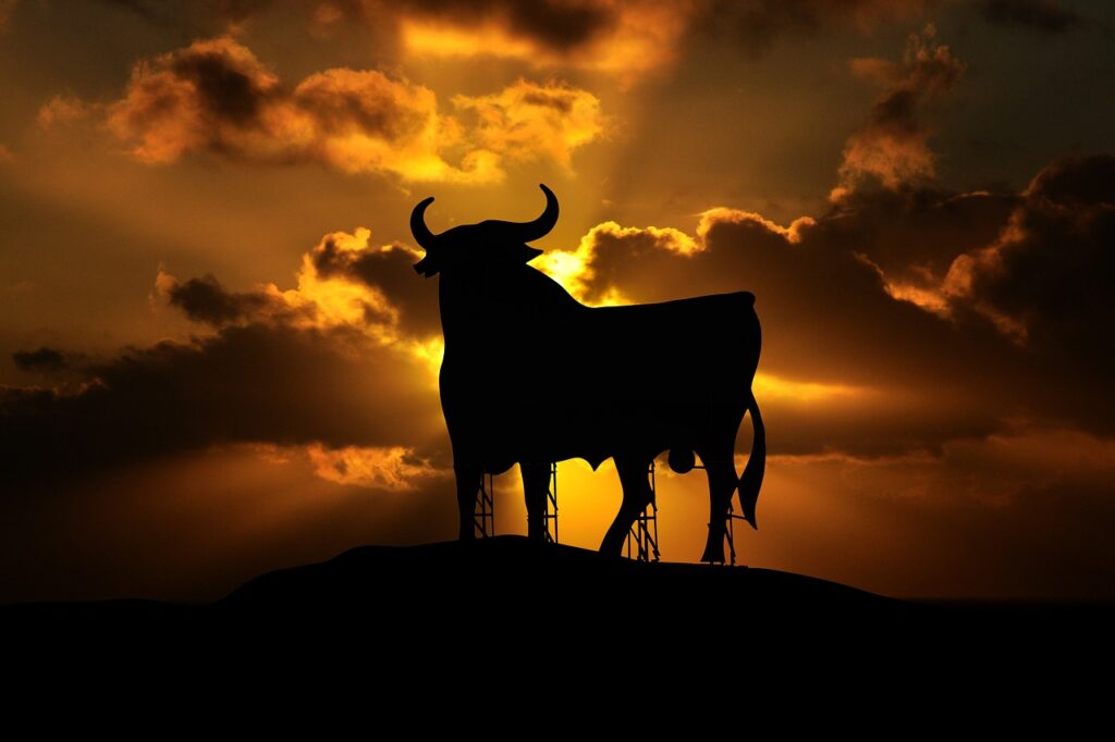 Bitcoin has a bullish market structure and faces some resistance at mid-range