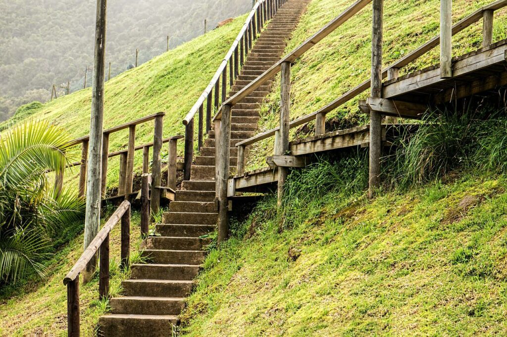 Shorting opportunity on Binance Coin after a drop beneath support
