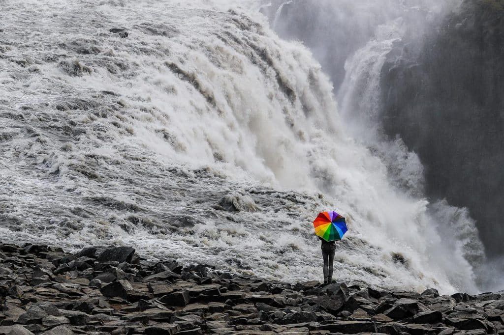 Polkadot drops below the $7 support in the bloody aftermath of a sharp sell off
