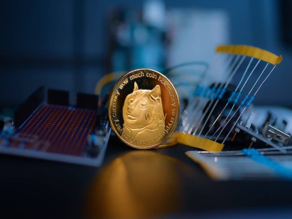 Dogecoin: Few hours to Musk's acquisition of Twitter, DOGE goes...