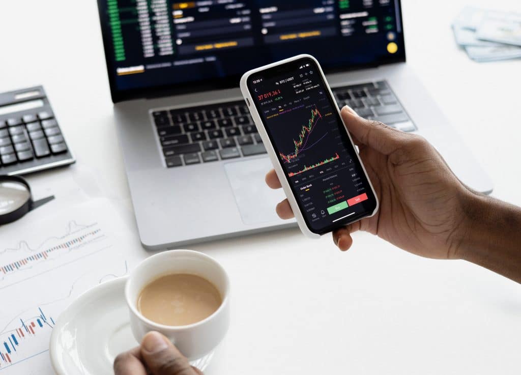 DEXes see increase in trading volume as investors tread carefully around CEXes