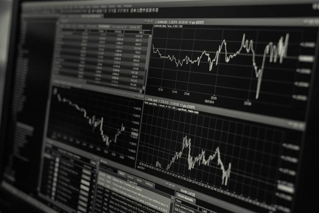 Binance Coin blasts past $300 but late bulls should be wary of losses
