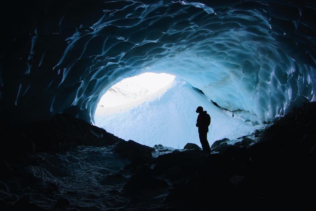 Avalanche dominance under threat? Investors worry as GMX shifts to Arbitrum