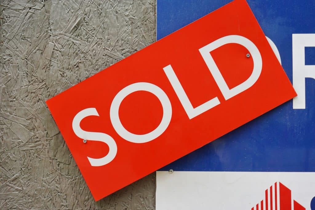 Flagstar bank buys Signature Bank, crypto business not included